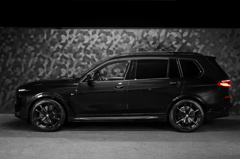BMW X7 xDrive40d Black Sapphire - Photo 2