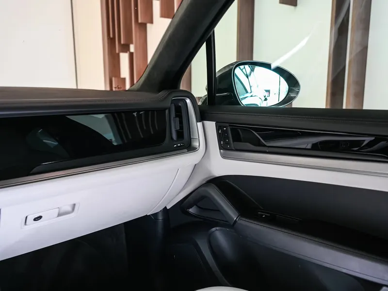 Porsche Cayenne Turbo E-Hybrid - Photo 18
