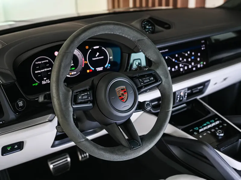 Porsche Cayenne Turbo E-Hybrid - Photo 16