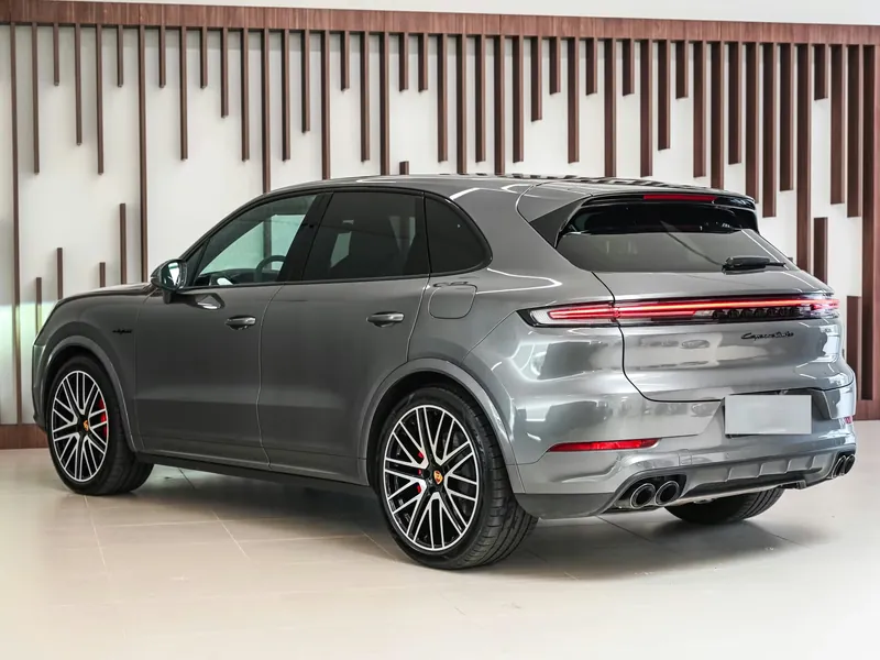 Porsche Cayenne Turbo E-Hybrid - Photo 2