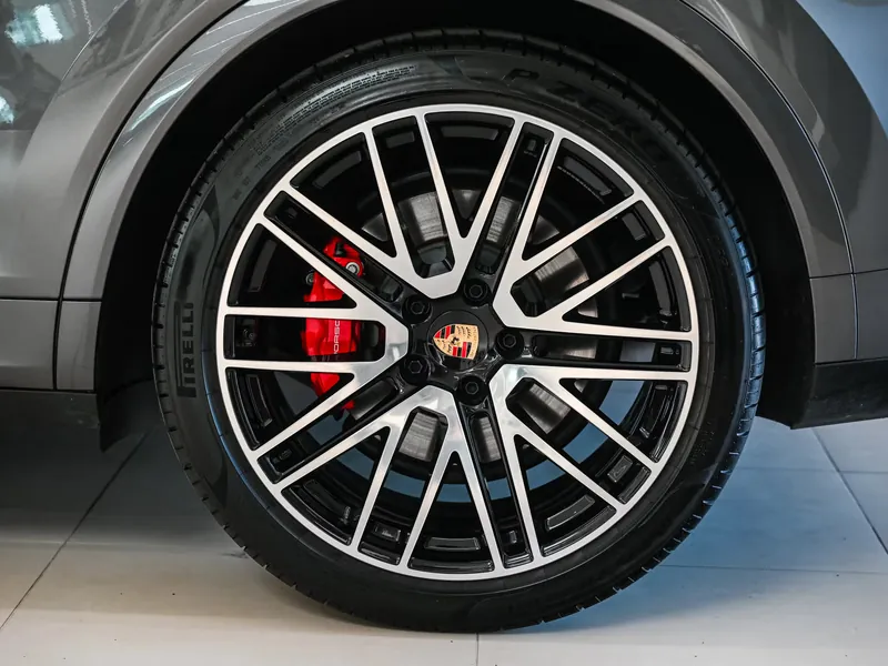 Porsche Cayenne Turbo E-Hybrid - Photo 9