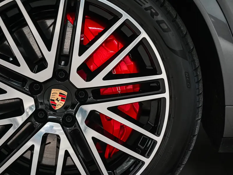 Porsche Cayenne Turbo E-Hybrid - Photo 31