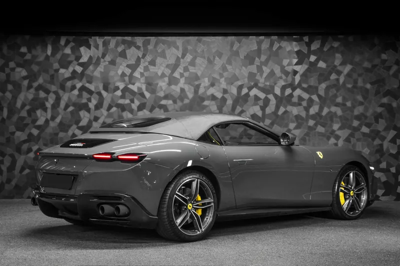 Ferrari Roma Spider Grigio Scuro