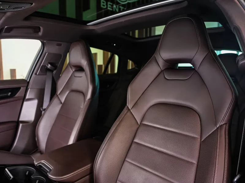Porsche Panamera 4 E-Hybrid - Photo 12