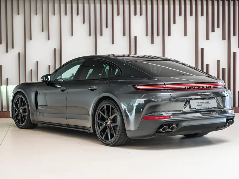 Porsche Panamera 4 E-Hybrid - Photo 2