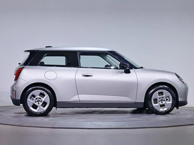 MINI Cooper E Argent - Photo 2