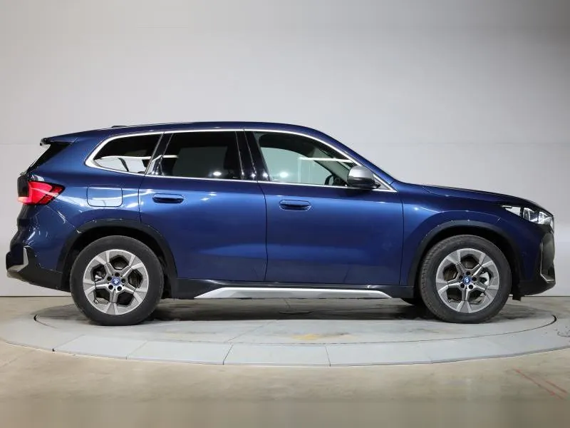 BMW iX1 xDrive30 xLine Phytonicblau - Photo 2