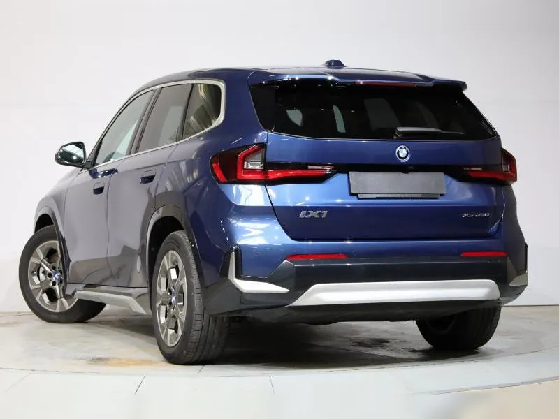 BMW iX1 xDrive30 xLine Phytonicblau - Photo 3
