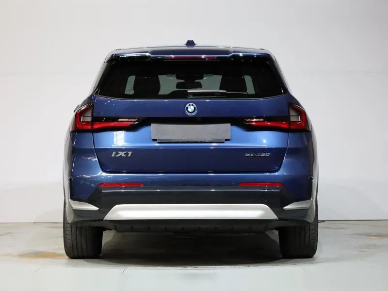 BMW iX1 xDrive30 xLine Phytonicblau - Photo 4