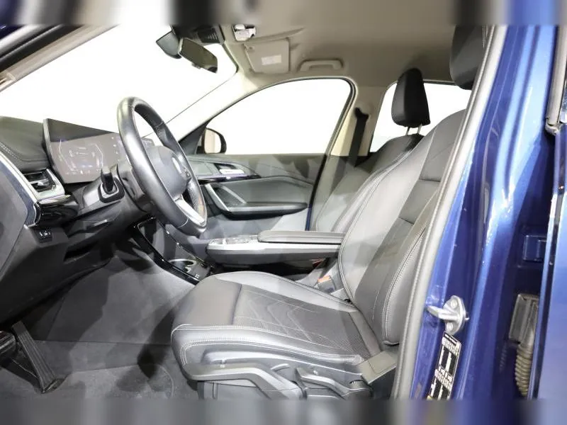 BMW iX1 xDrive30 xLine Phytonicblau - Photo 9