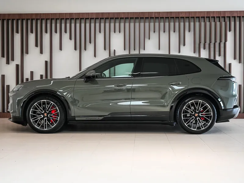 Porsche Cayenne S Electric - Photo 3