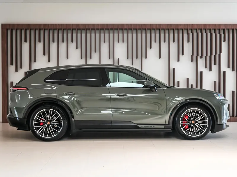 Porsche Cayenne S Electric - Photo 8