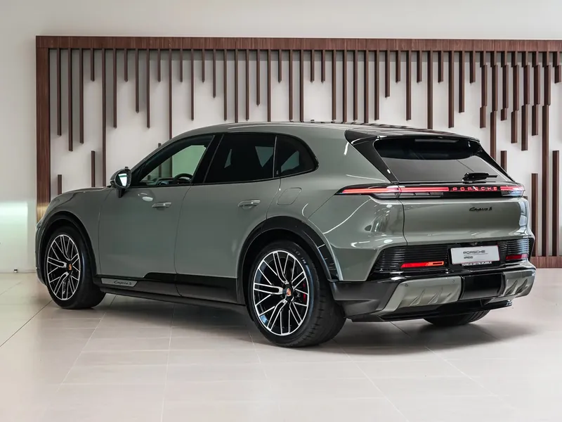 Porsche Cayenne S Electric - Photo 2