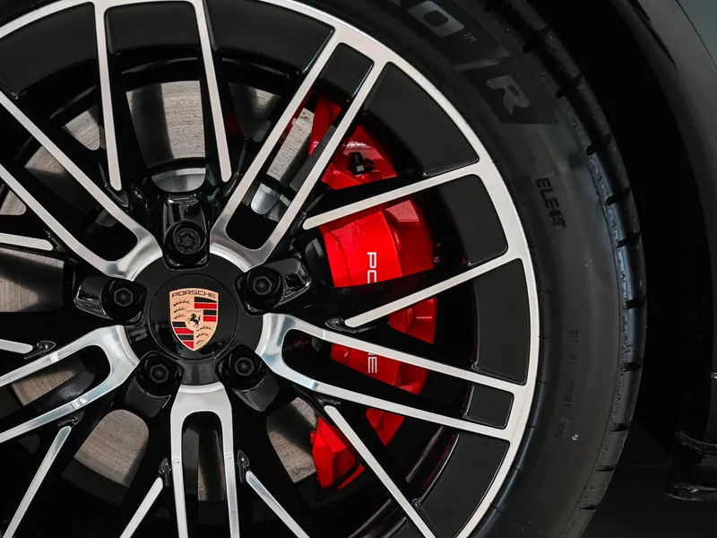 Porsche Cayenne S Electric - Photo 30