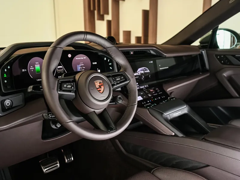 Porsche Cayenne S Electric - Photo 16