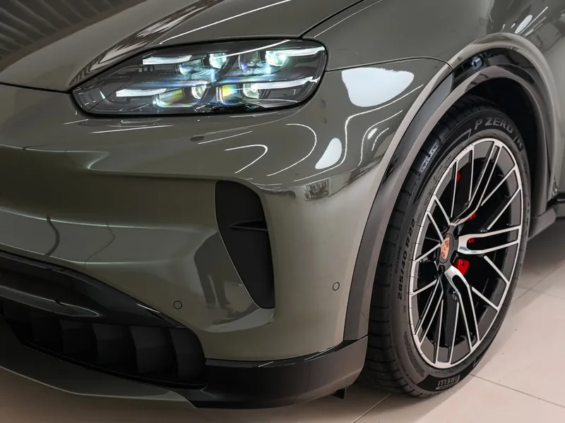 Porsche Cayenne S Electric - Photo 9