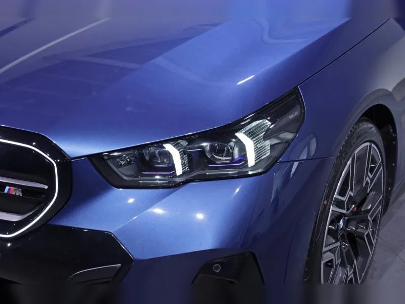 BMW i5 M60 xDrive Berline Phytonic Blau - Photo 25