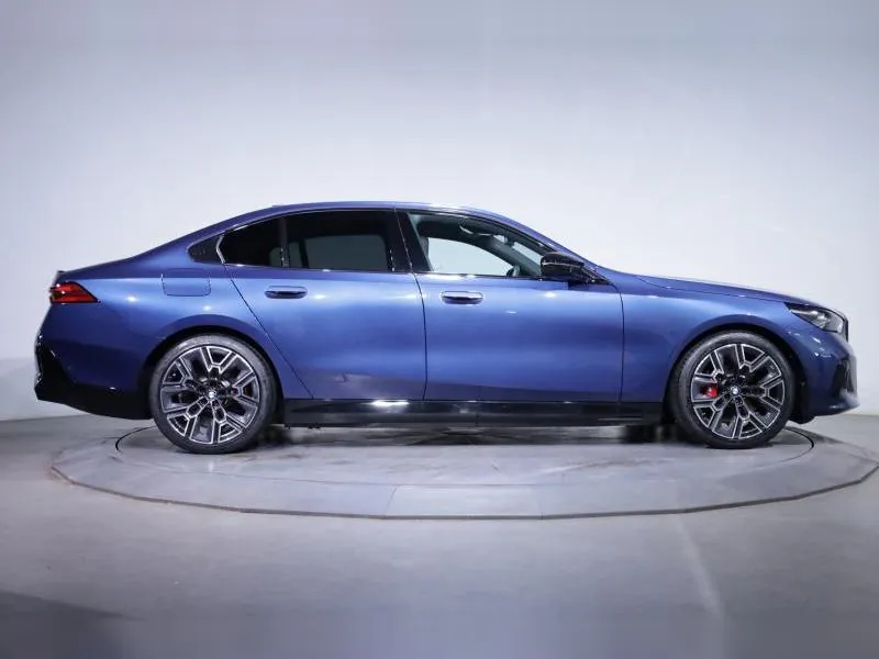 BMW i5 M60 xDrive Berline Phytonic Blau - Photo 3