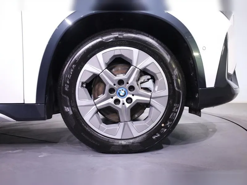 BMW iX1 xDrive30 xLine Alpinweiss - Photo 7