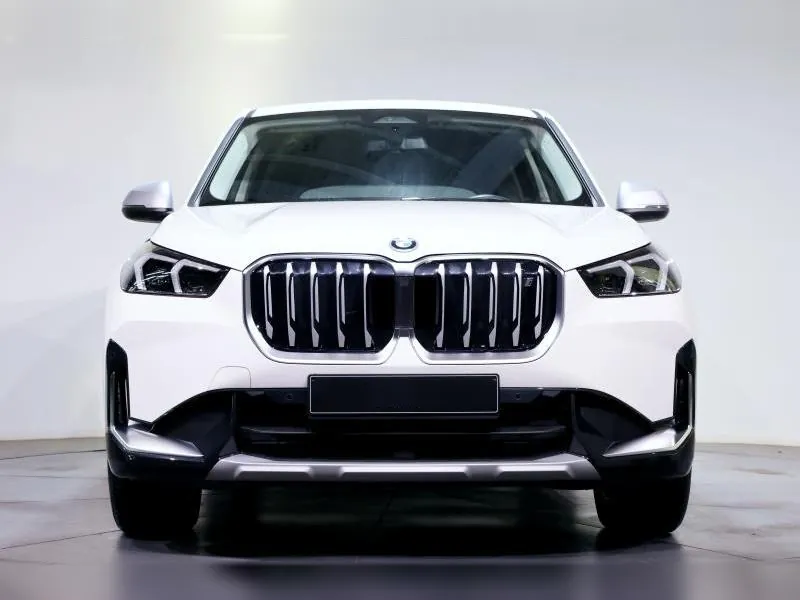 BMW iX1 xDrive30 xLine Alpinweiss - Photo 5