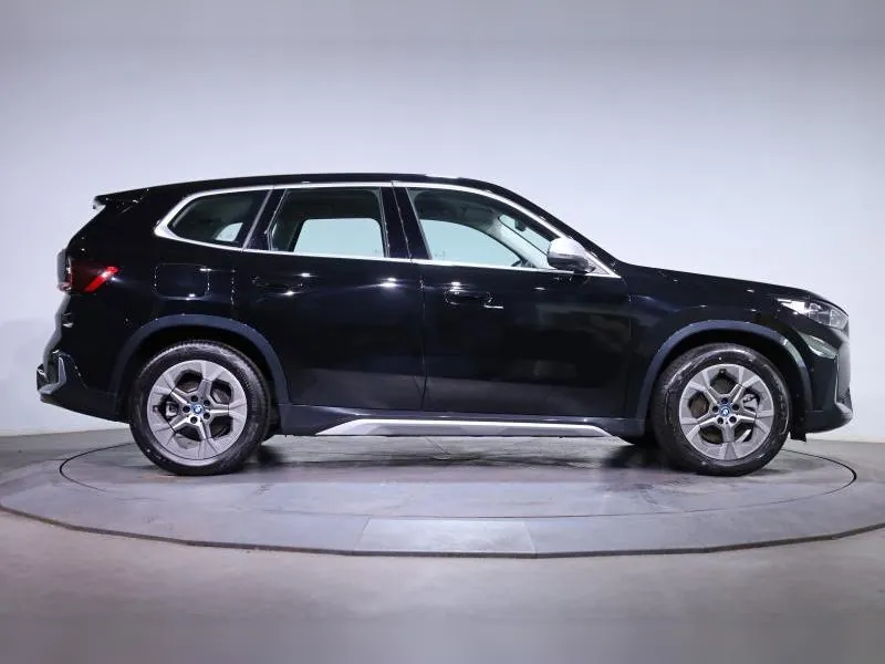 BMW iX1 xDrive30 xLine Schwarz 26 000 km - Photo 2