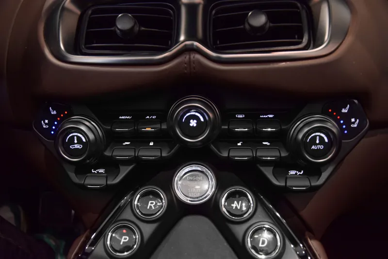 Aston Martin Vantage V8 Roadster Ultramarine Black - Photo 13