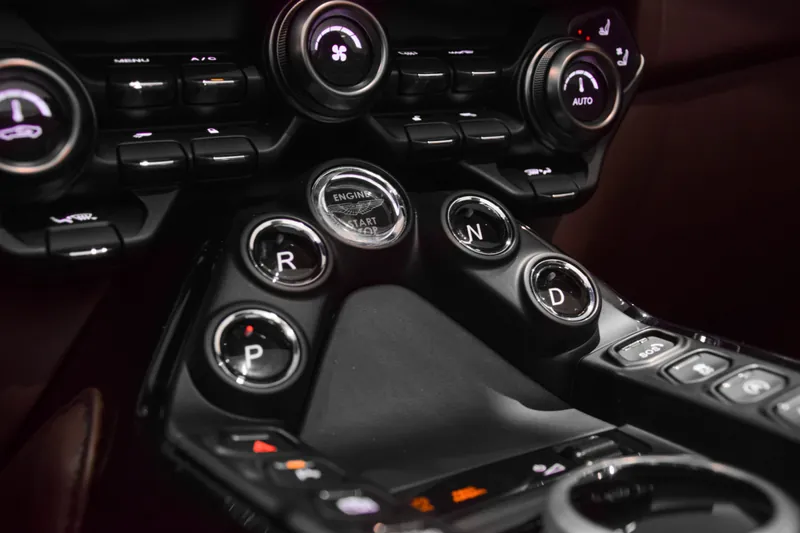Aston Martin Vantage V8 Roadster Ultramarine Black - Photo 20