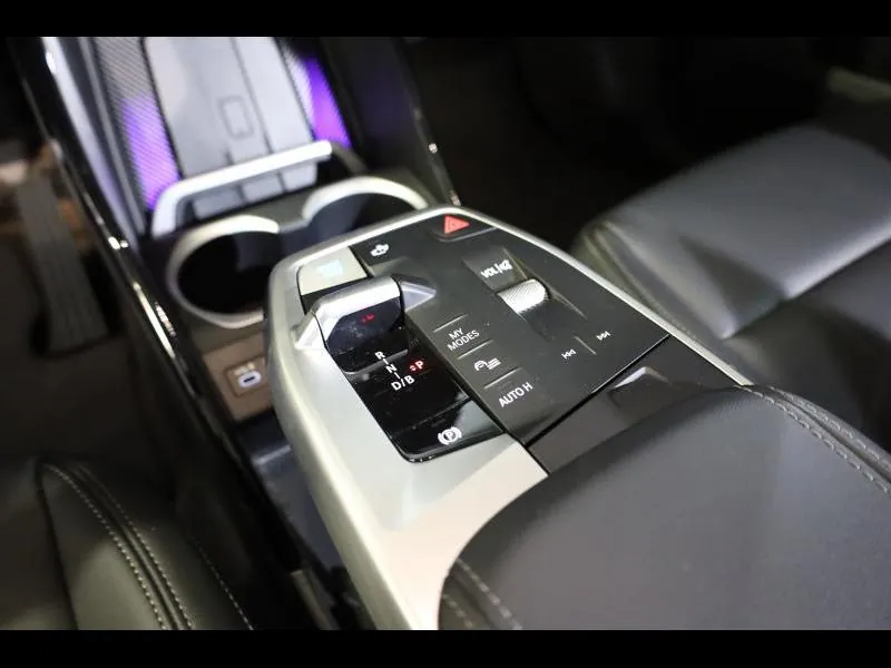 BMW iX1 xDrive30 xLine - Photo 11