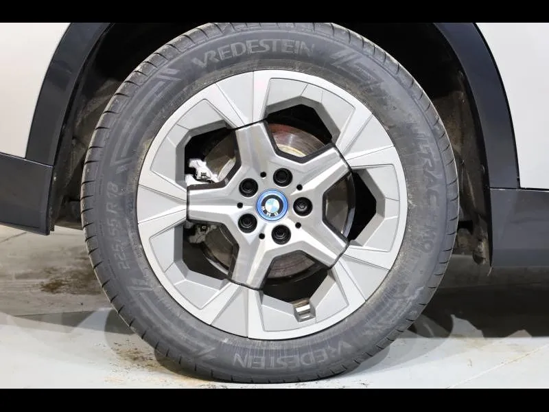 BMW iX1 xDrive30 xLine - Photo 6