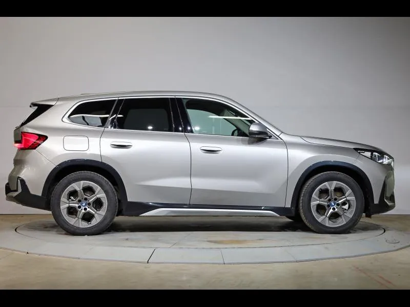 BMW iX1 xDrive30 xLine - Photo 2