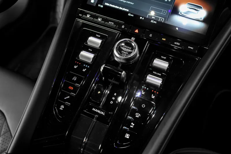 Aston Martin DB12 Aluminite Silver - Photo 10