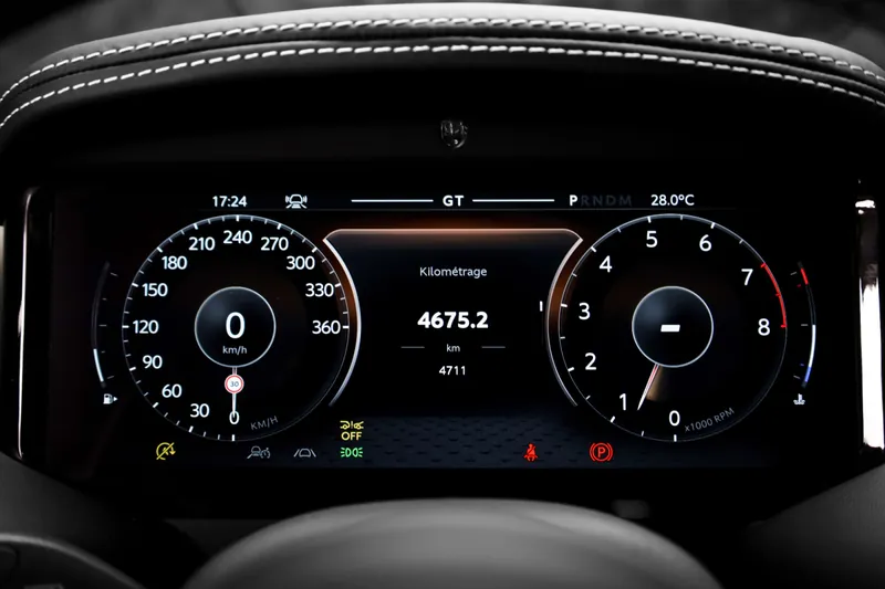 Aston Martin DB12 Aluminite Silver - Photo 17