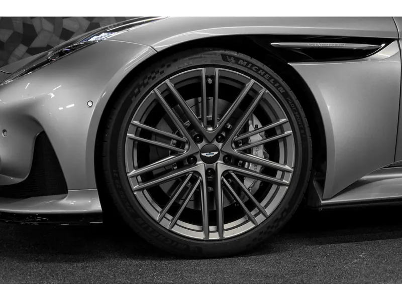 Aston Martin DB12 Aluminite Silver - Photo 13