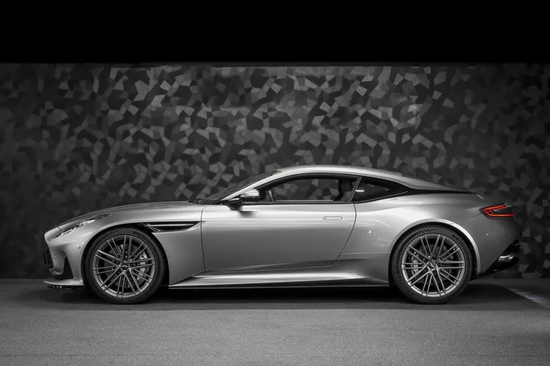 Aston Martin DB12 Aluminite Silver - Photo 2