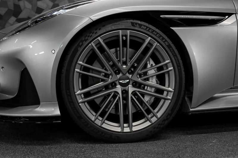 Aston Martin DB12 Aluminite Silver - Photo 13