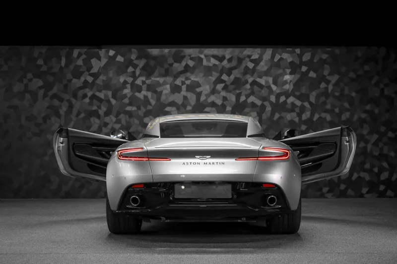 Aston Martin DB12 Aluminite Silver - Photo 5