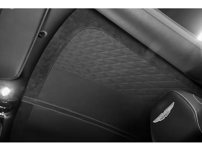 Aston Martin DB12 Aluminite Silver - Photo 23