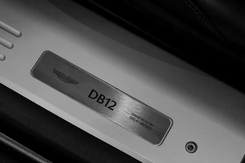 Aston Martin DB12 Aluminite Silver - Photo 26