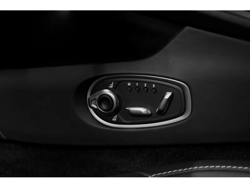 Aston Martin DB12 Aluminite Silver - Photo 28