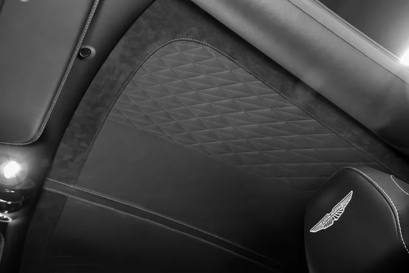 Aston Martin DB12 Aluminite Silver - Photo 23
