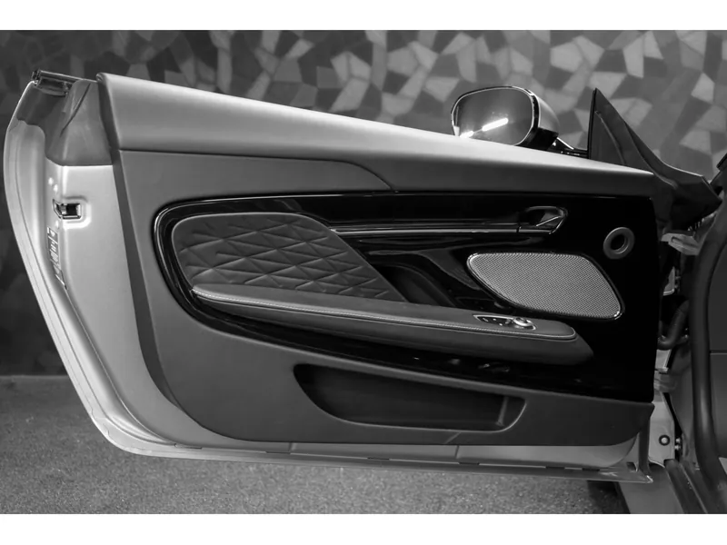 Aston Martin DB12 Aluminite Silver - Photo 24