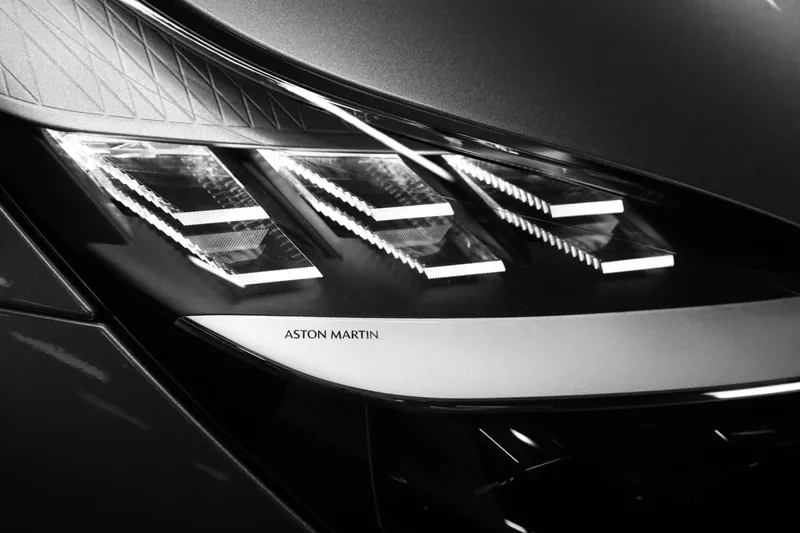 Aston Martin DB12 Aluminite Silver - Photo 19