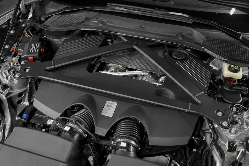 Aston Martin DB12 Aluminite Silver - Photo 25