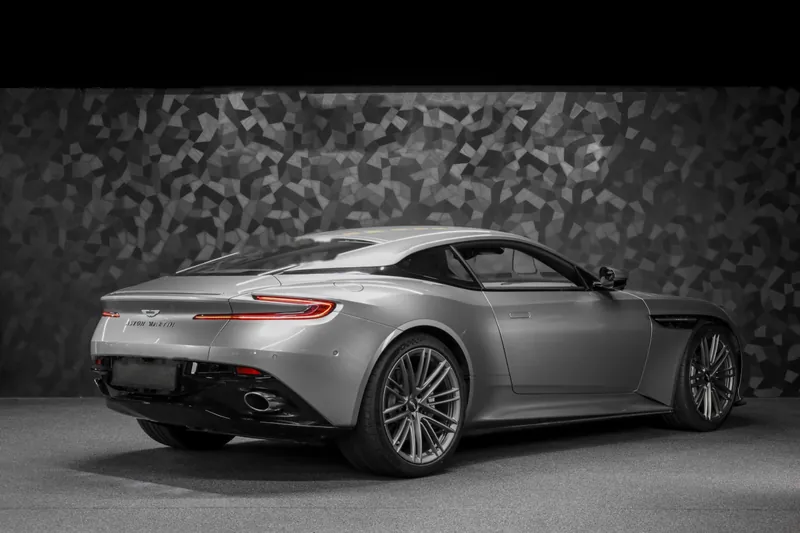Aston Martin DB12 Aluminite Silver - Photo 3