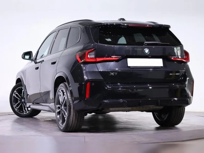 BMW X1 sDrive18i M Sport Saphirschwarz - Photo 3