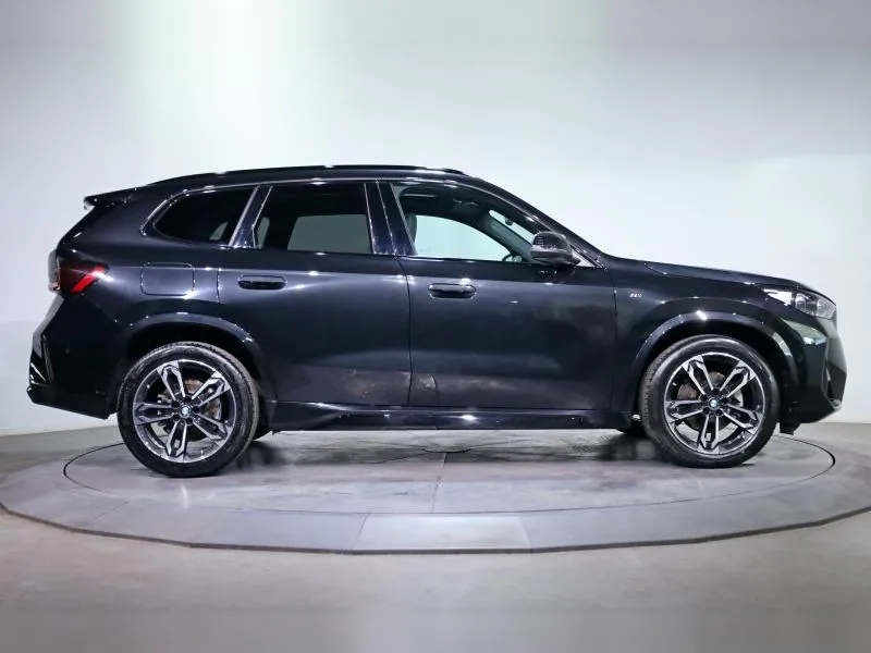 BMW X1 sDrive18i M Sport Saphirschwarz - Photo 2