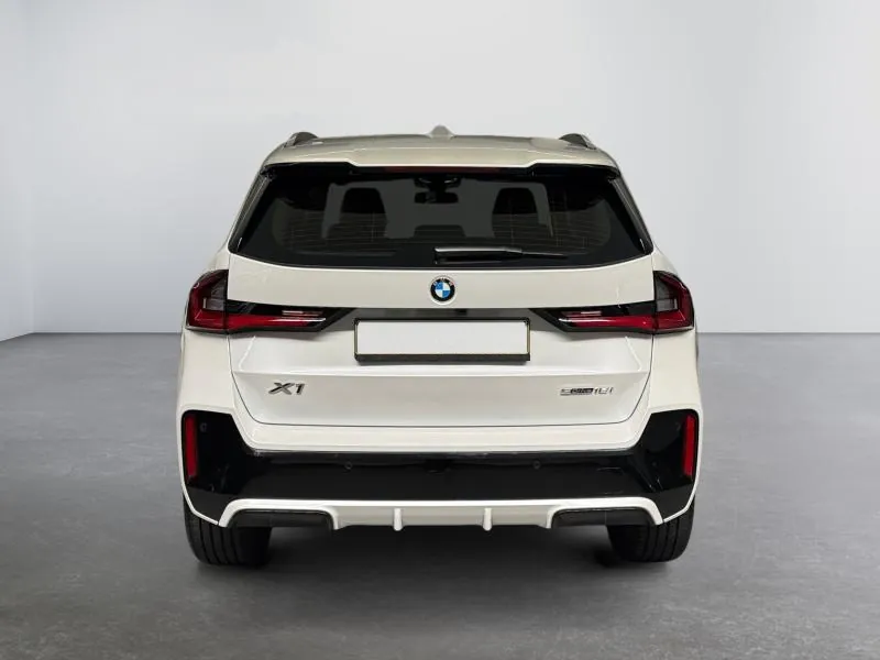 BMW X1 sDrive18i M Sport Mineralweiss - Photo 4