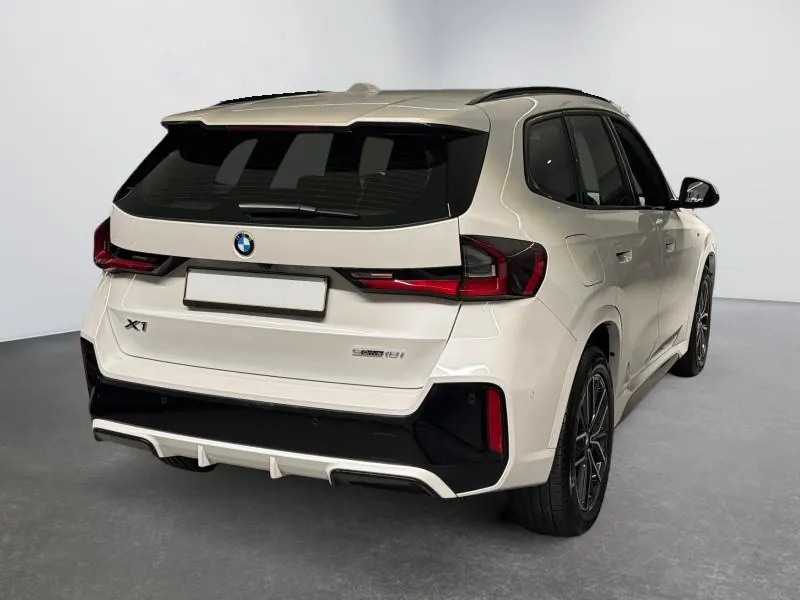 BMW X1 sDrive18i M Sport Mineralweiss - Photo 3