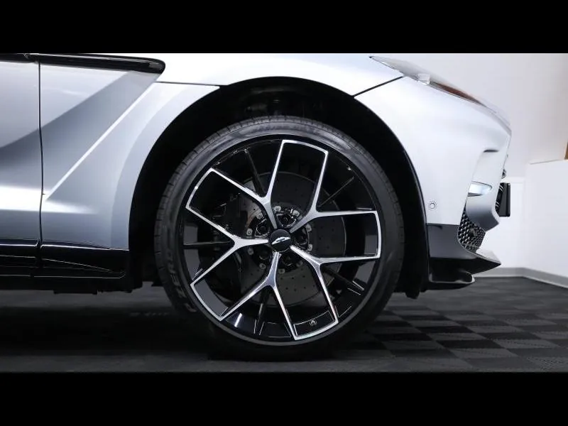 Aston Martin DBX 707 Lightning Silver - Photo 8