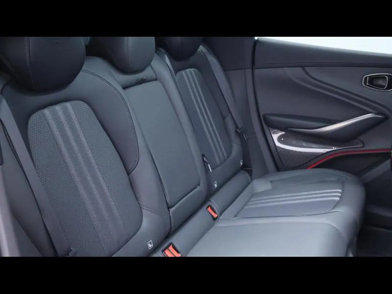 Aston Martin DBX 707 Lightning Silver - Photo 15